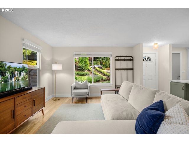 4743 Sw SEYMOUR Ct, Portland, OR 97221