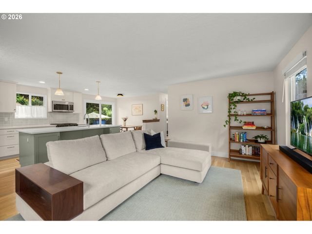 4743 Sw SEYMOUR Ct, Portland, OR 97221