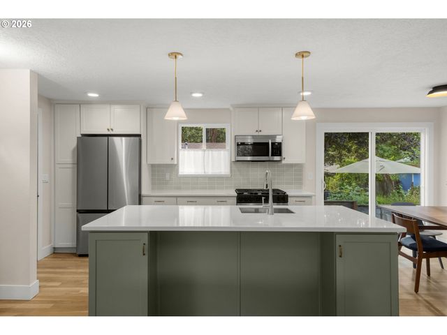 4743 Sw SEYMOUR Ct, Portland, OR 97221