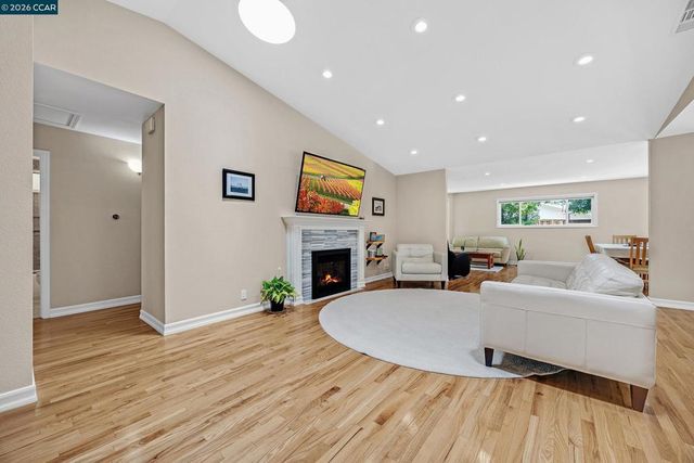 8 Bath Ct, San Ramon, CA 94583