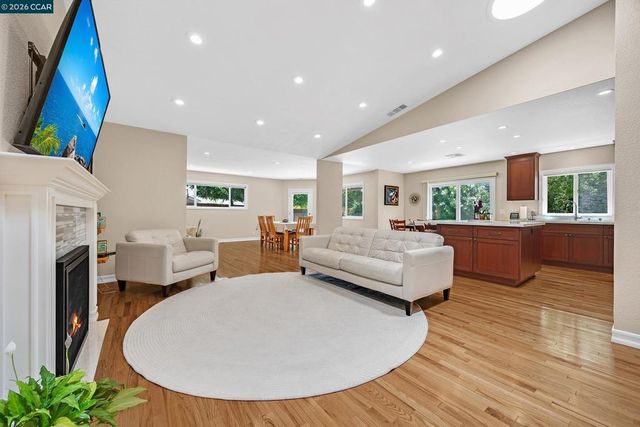 8 Bath Ct, San Ramon, CA 94583