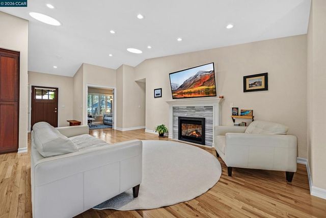 8 Bath Ct, San Ramon, CA 94583