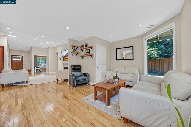 8 Bath Ct, San Ramon, CA 94583