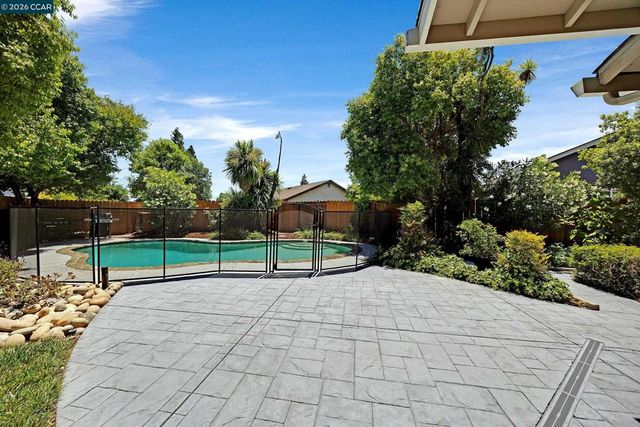 8 Bath Ct, San Ramon, CA 94583