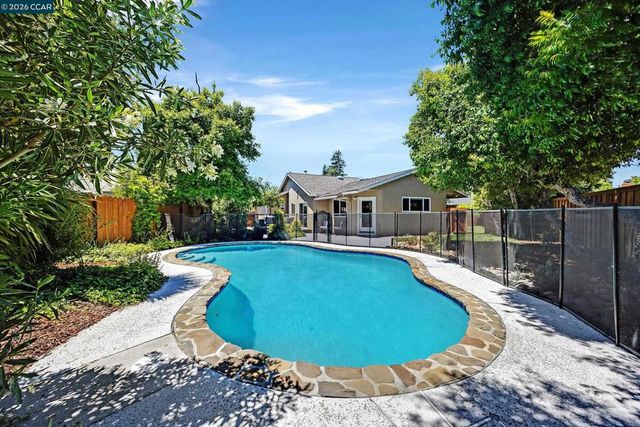 8 Bath Ct, San Ramon, CA 94583