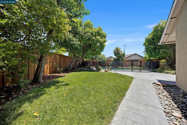 8 Bath Ct, San Ramon, CA 94583
