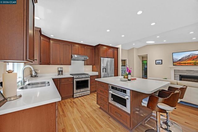 8 Bath Ct, San Ramon, CA 94583