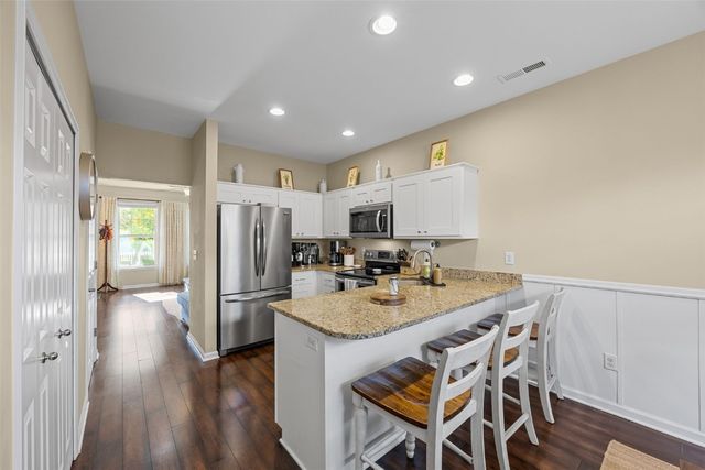 877 Walker Circle, Iowa City, IA 52245