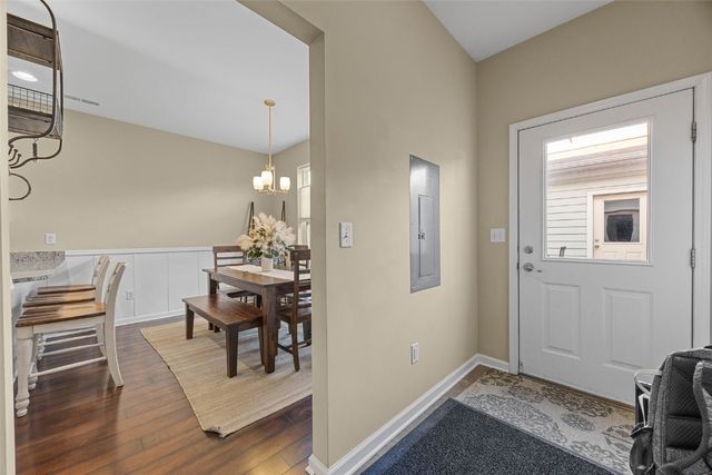 877 Walker Circle, Iowa City, IA 52245