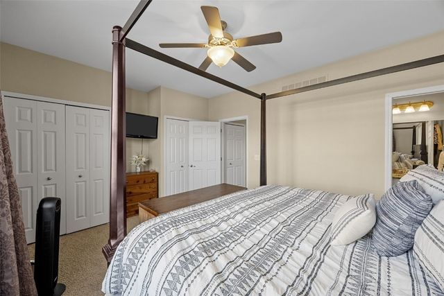 877 Walker Circle, Iowa City, IA 52245