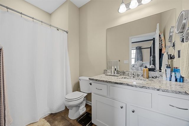 877 Walker Circle, Iowa City, IA 52245