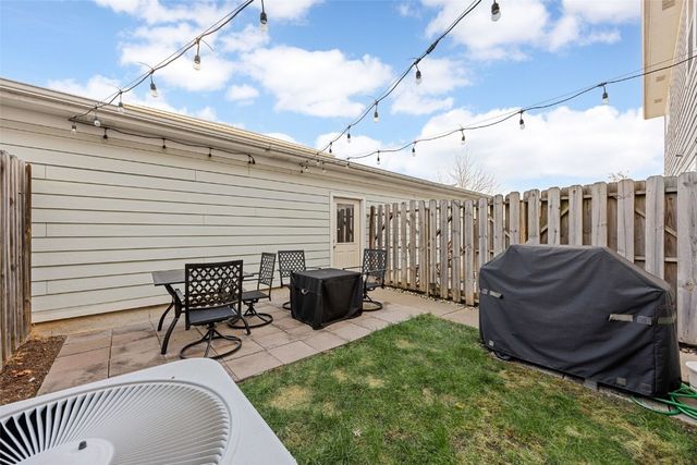 877 Walker Circle, Iowa City, IA 52245