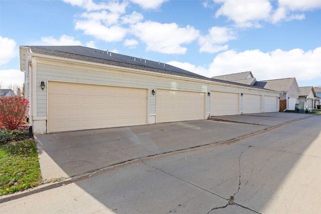 877 Walker Circle, Iowa City, IA 52245