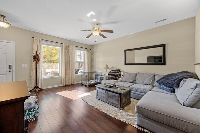 877 Walker Circle, Iowa City, IA 52245