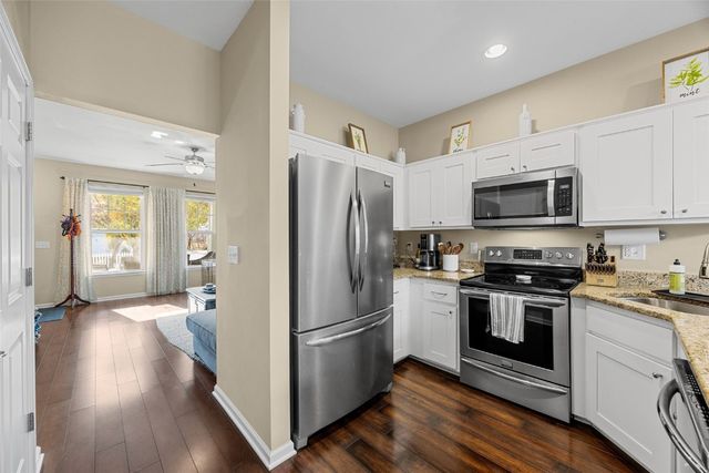 877 Walker Circle, Iowa City, IA 52245