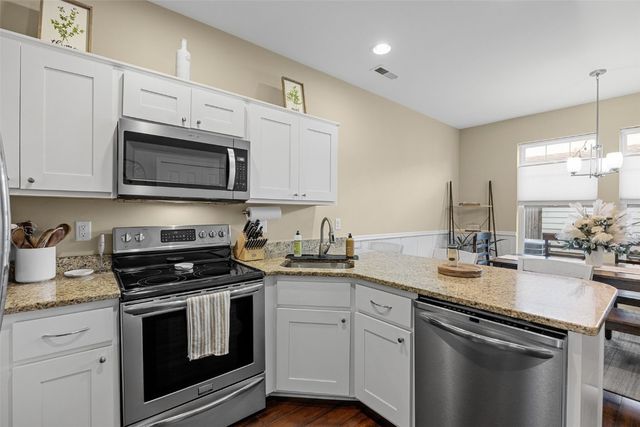 877 Walker Circle, Iowa City, IA 52245