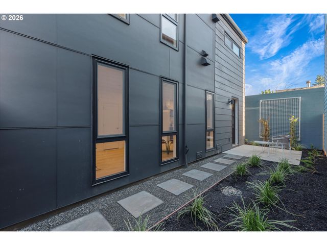5498 Se Boise St, Portland, OR 97206