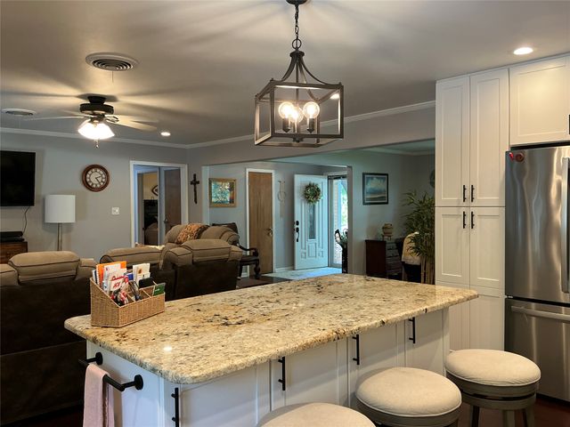 900 N Elm Street, Comanche, TX 76442