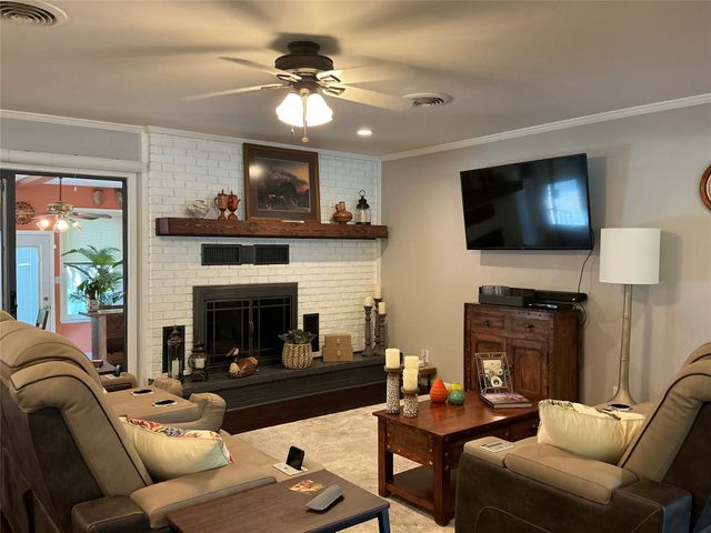 900 N Elm Street, Comanche, TX 76442
