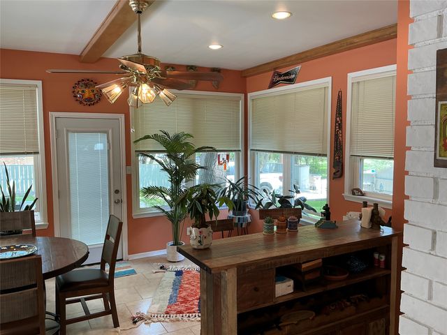 900 N Elm Street, Comanche, TX 76442