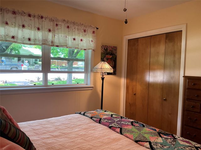 900 N Elm Street, Comanche, TX 76442