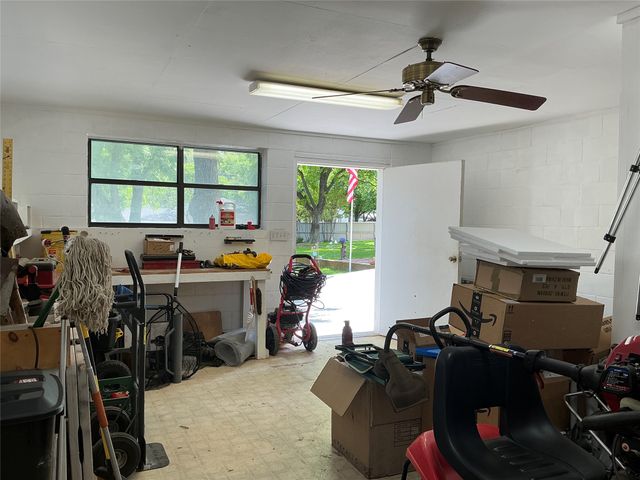 900 N Elm Street, Comanche, TX 76442