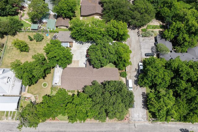 900 N Elm Street, Comanche, TX 76442