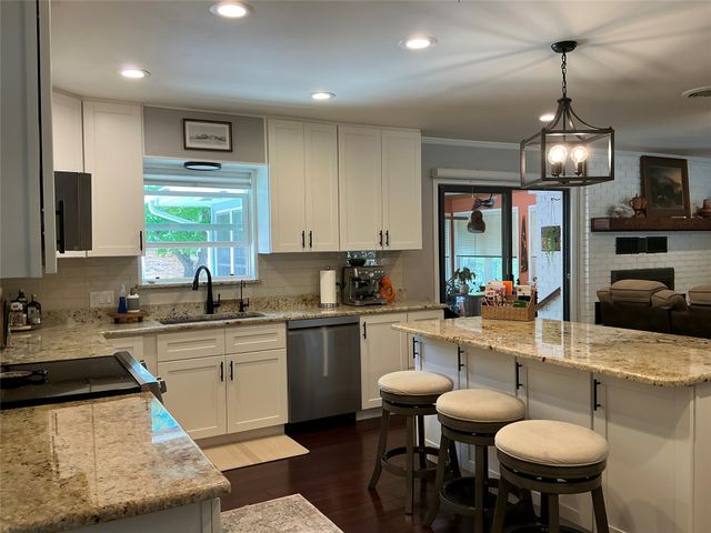 900 N Elm Street, Comanche, TX 76442