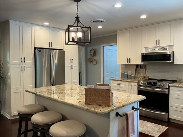 900 N Elm Street, Comanche, TX 76442