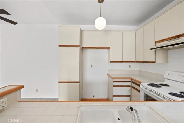 27645 Susan Beth A, Saugus, CA 91350