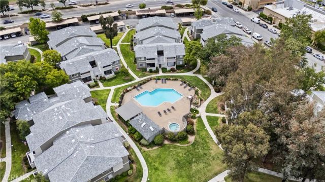 27645 Susan Beth A, Saugus, CA 91350