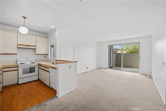 27645 Susan Beth A, Saugus, CA 91350