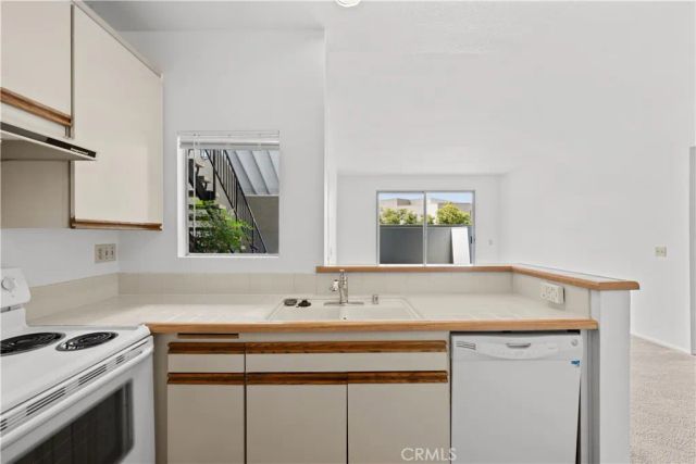 27645 Susan Beth A, Saugus, CA 91350