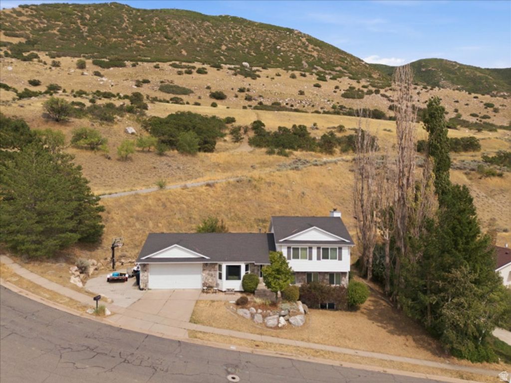1896 N 350 E, Centerville, UT 84014 — exterior