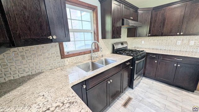 938 Luther St, Emporia, KS 66801