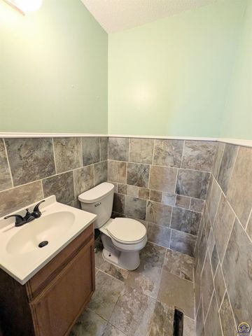 938 Luther St, Emporia, KS 66801