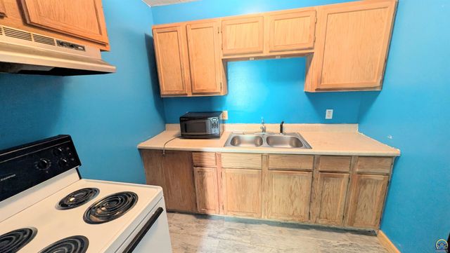 938 Luther St, Emporia, KS 66801