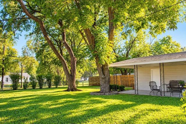 611 Rose Avenue, Cleburne, TX 76033
