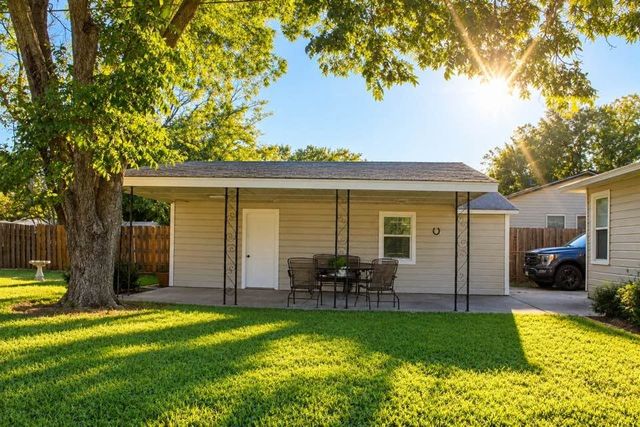 611 Rose Avenue, Cleburne, TX 76033