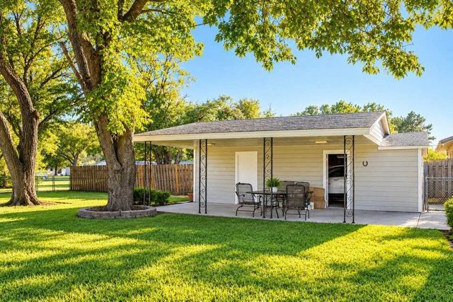 611 Rose Avenue, Cleburne, TX 76033