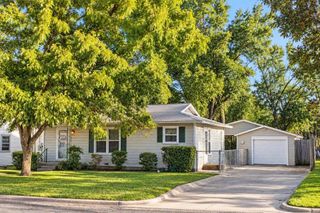 611 Rose Avenue, Cleburne, TX 76033
