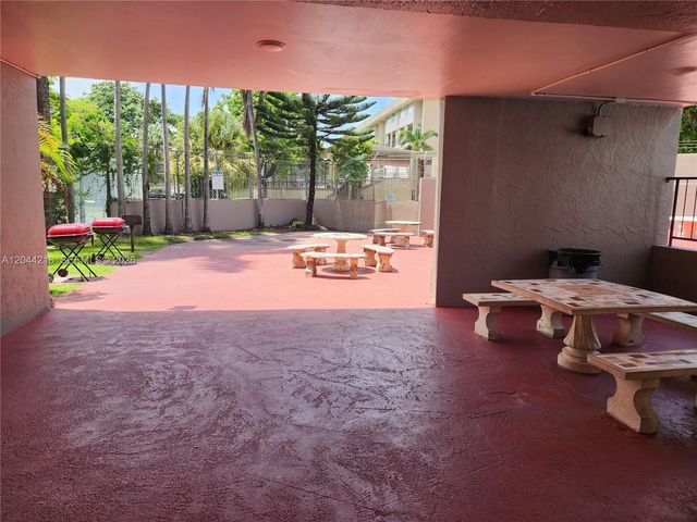 802 NW 87th Ave 312, Miami, FL 33172