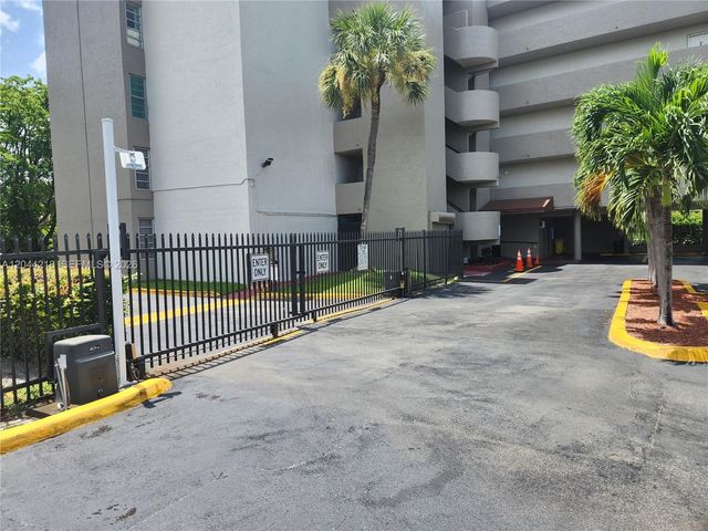 802 NW 87th Ave 312, Miami, FL 33172