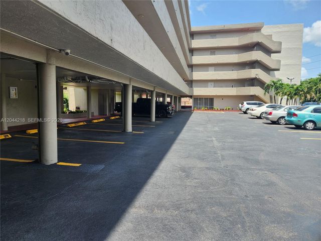 802 NW 87th Ave 312, Miami, FL 33172