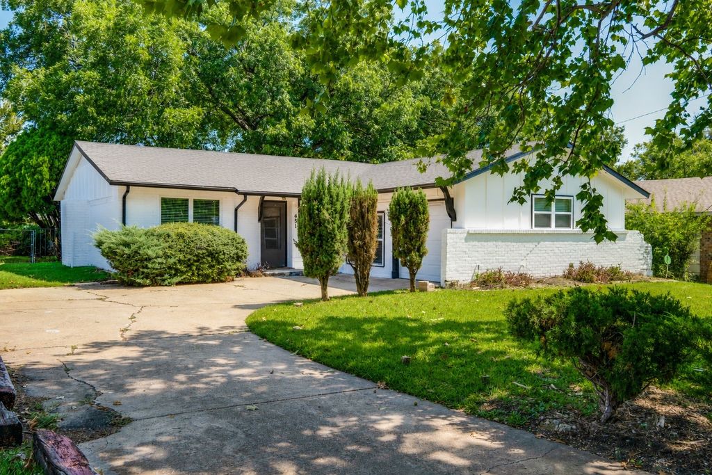451 Southport Drive, Dallas, TX 75232