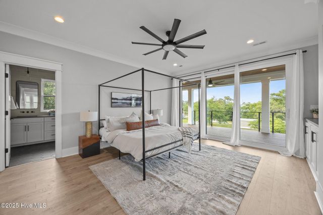 104 Diamond Point Court, Surf City, NC 28445