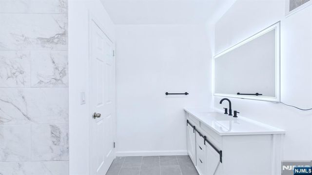 71 Leslie Street, East Orange, NJ 07017
