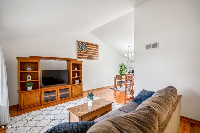 22245 W Hollyhock Lane, Curtice, OH 43412