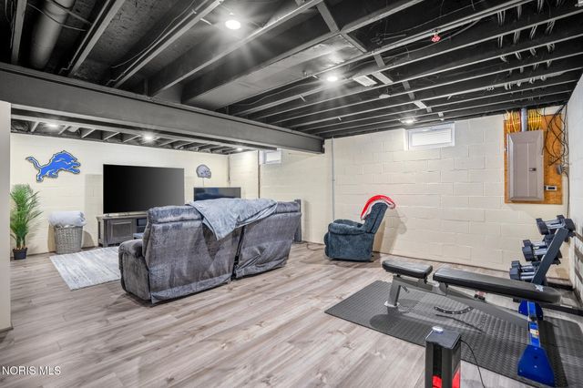 22245 W Hollyhock Lane, Curtice, OH 43412