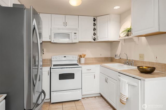 2448 137th Avenue SE, Bellevue, WA 98005